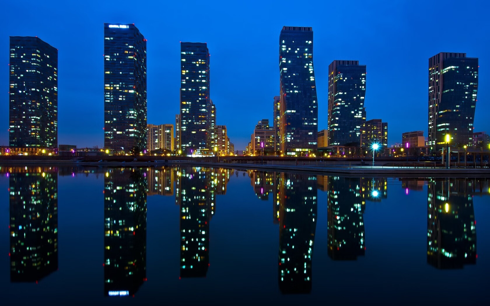 乐鱼体育官网优惠-“东安湖体育公园：铁人三项选手的极限挑战，震撼观众”