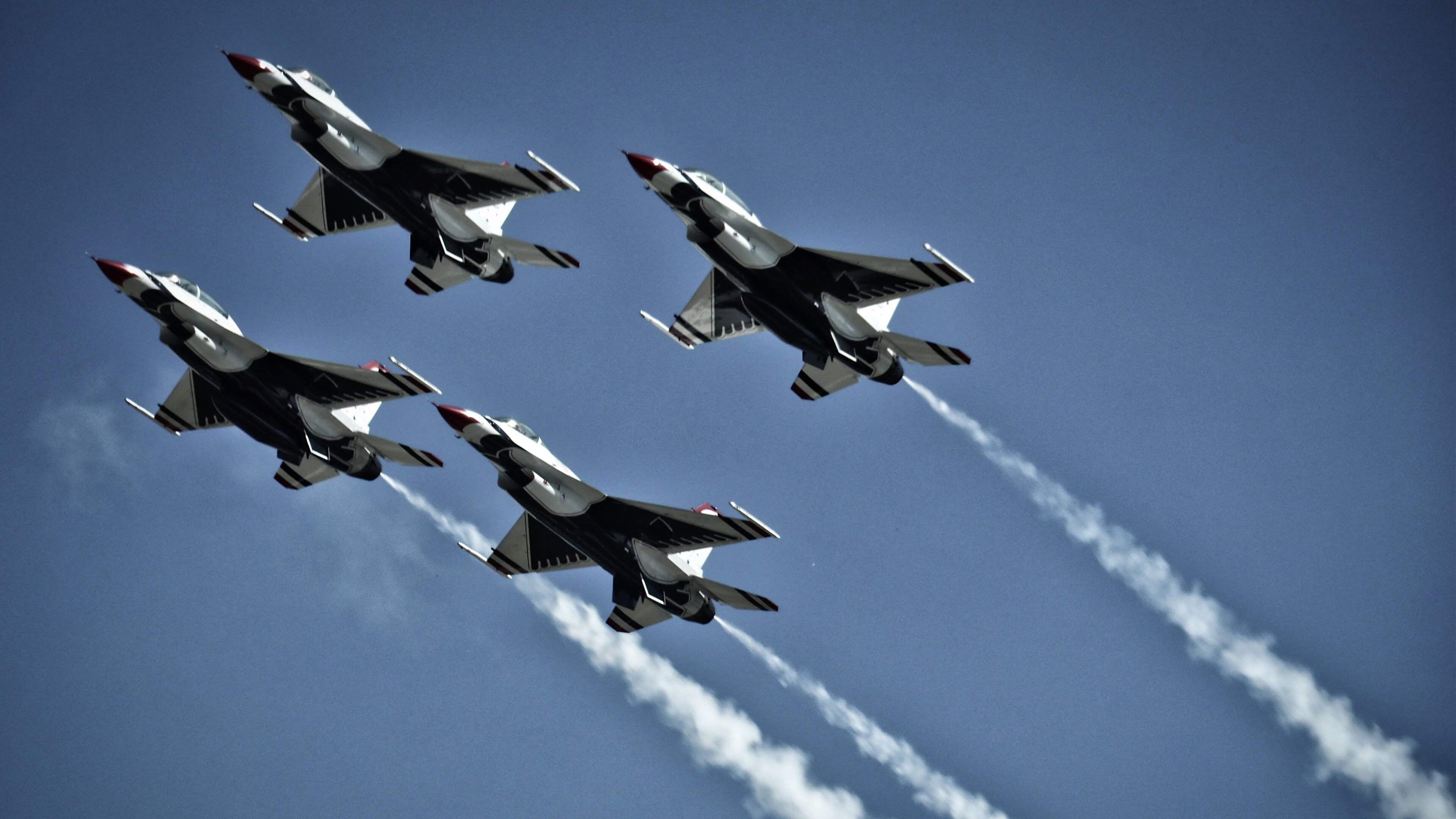 乐鱼体育平台-亚历克斯·格林伍德展现坚固防守，帮助袋鼠队锁定胜局，格林伍德合同